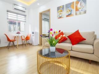 Tòa nhà sumitomo cho thuê căn hộ dịch vụ 1 ngủ 60m2 tại linh lang, gần lotte, deawoo