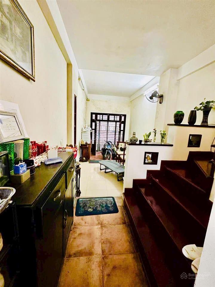 Bán nhà dân xây đường tam trinh ngay gần cầu mai động. 45m 5 tầng giá chỉ hơn 8 tỷ.