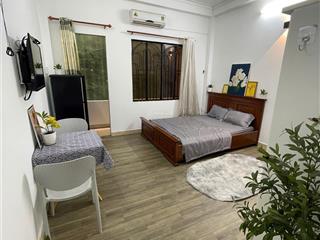 Cho thuê studio ban công full nội thất đường hồ văn huê gần ngã tư phú nhuận, cách sân bay 10 phút
