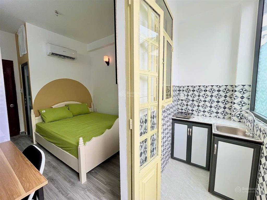 Chính chủ cho thuê phòng studio ban công ngay phố ẩm thực phan xích long, gần ngã tư phú nhuận