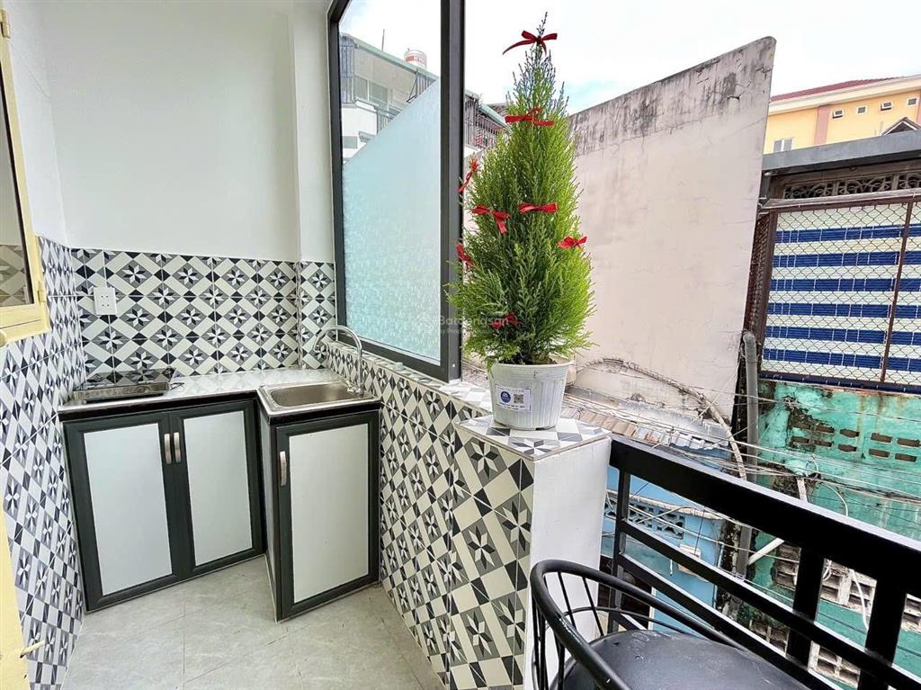 Chính chủ cho thuê phòng studio ban công ngay phố ẩm thực phan xích long, gần ngã tư phú nhuận