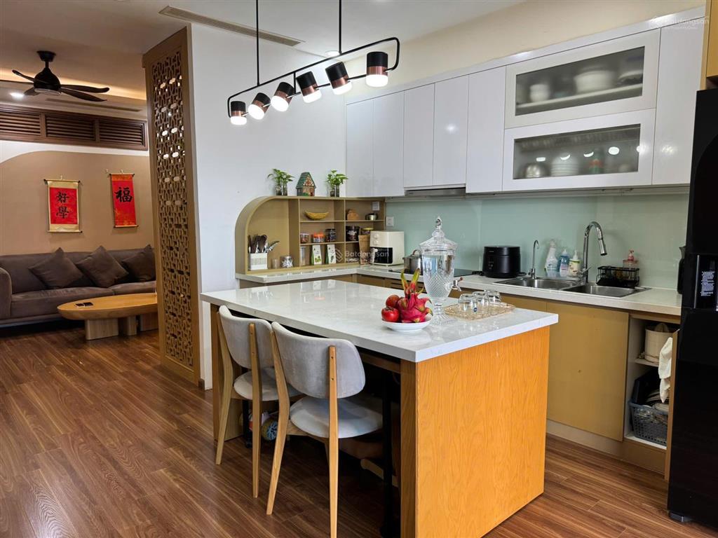 Chủ nhà tin tưởng gửi bán căn 3pn, tầng trung, view mát mẻ, full nt đẹp chỉ 10,5 tỷ.  0343 202 ***