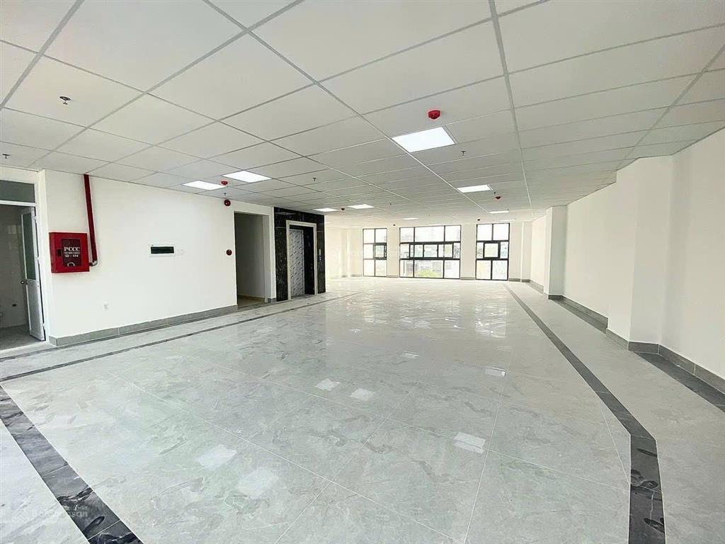 Bán tòa nhà siêu vị trí mặt tiền nam kỳ khởi nghĩa q1 dt 10x36m hầm 7 lầu hđt 500tr/th giá 240 tỷ