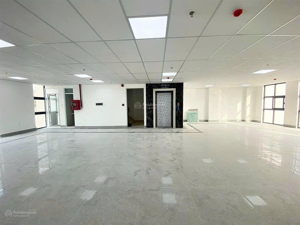 Bán tòa nhà siêu vị trí mặt tiền nam kỳ khởi nghĩa q1 dt 10x36m hầm 7 lầu hđt 500tr/th giá 240 tỷ