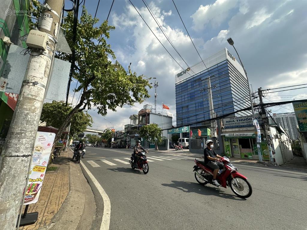 Bán khuôn đất vàng xây hầm 8 lầu mặt tiền đề thám  cô bắc q1  dt 10x22m hđt 240tr/th giá 105 tỷ