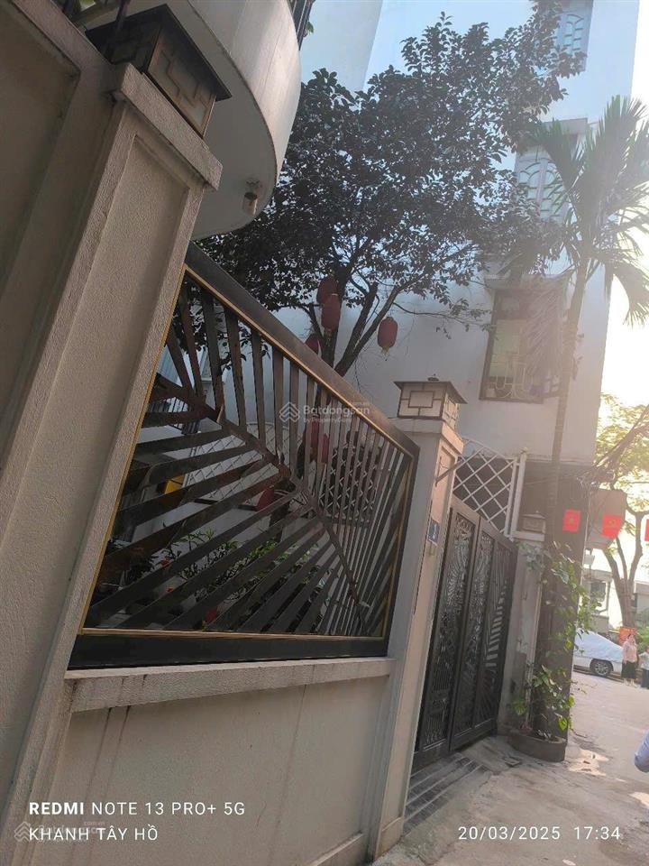 Bán nhà 3 tầng dt 170m2 mt 9.5m gara ôtô 7 chỗ view hồ tây phố quảng an, quận tây hồ. giá 50 tỷ