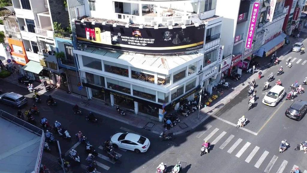 Nhà góc 2 mặt tiền ngay đường 3/2, quận 10. dt 16m x 16m, kc 5 tầng  180 triệu/th. giá bán 62 tỷ