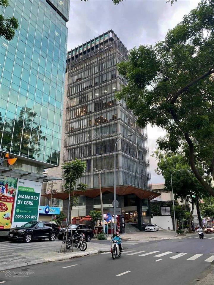 Nhà góc 2 mặt tiền ngay đường 3/2, quận 10. dt 16m x 16m, kc 5 tầng  180 triệu/th. giá bán 62 tỷ