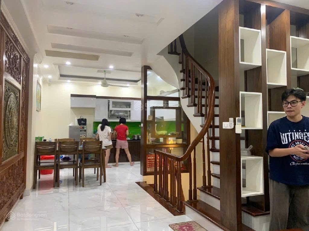 Bán nhà nguyễn khang cầu giấy phân lô ngõ thông ô tô đỗ cửa full nội thất vị trí đỉnh