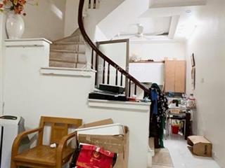 Bán nhà hoàng quốc việt vị trí đẹp nhà dân xây gần phố  gần ô tô  cách phố hoàng quốc việt 50m