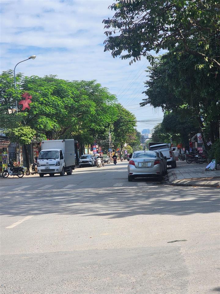 Chính chủ bán đất đg đức diễn  150m2 mt/8m 39,5tỷ  30m ra phố ô tô tránh ,vỉa hè xây buiding