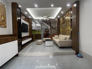 Vĩnh hưng , đối diện trường đh công nghệ kinh doanh , nhà dân xây , nội thất gỗ lim nguyên tấm
