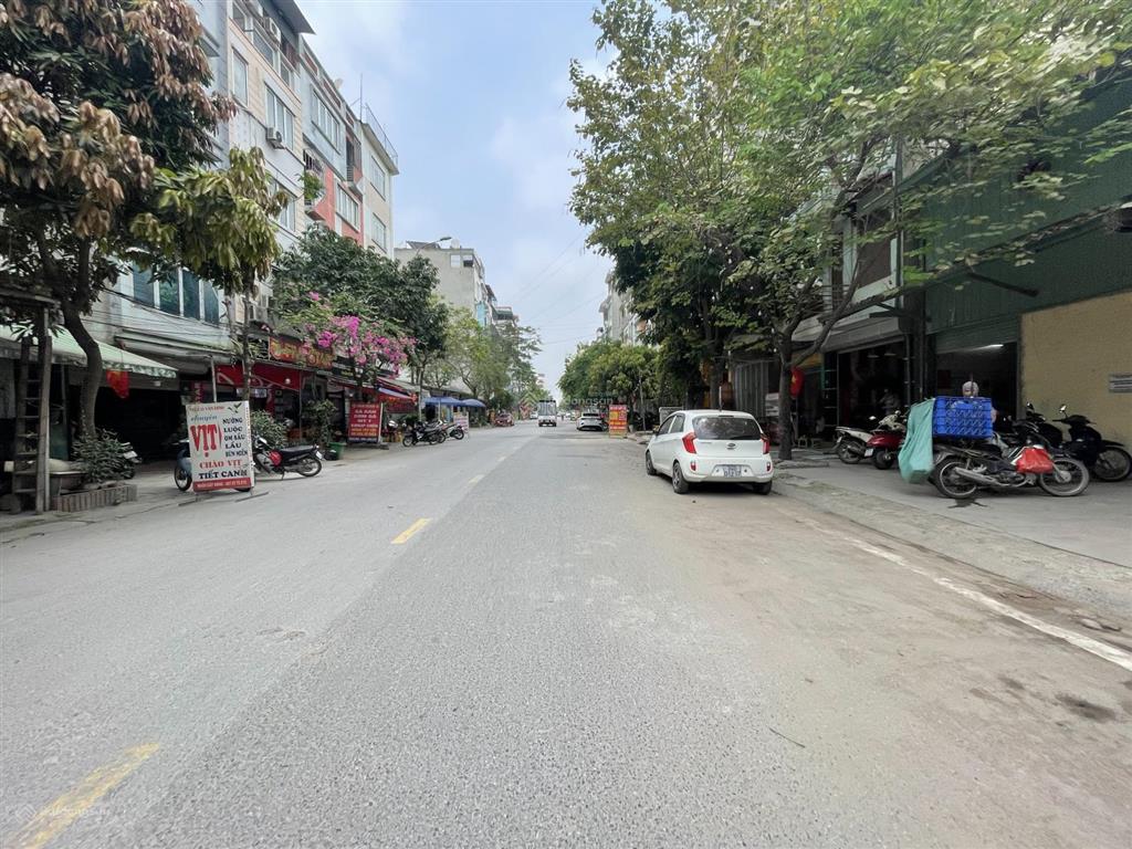 Lô đất víp tại phú diễn 125m2 lô góc mặt tiền gần 6mét. ô tô tải vào đất. giá chỉ 20,9tỷ. sổ đẹp