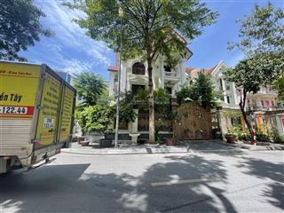 Bt hoài thanh  mỹ đình 2. lô góc 3 thoáng. view công viên. 200m2 x 5 tầng thang máy. có dòng tiền