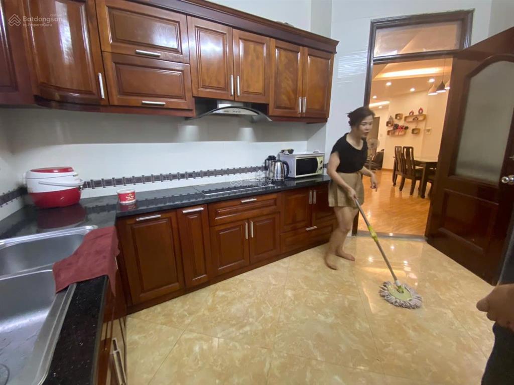 Cho thuê căn hộ 17t6 khu trung hòa nhân chính 3 phòng ngủ full đồ chỉ 16 tr/tháng  0912 883 ***