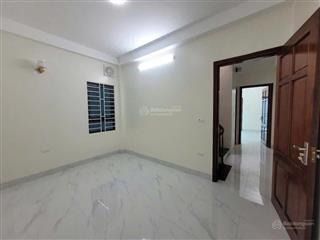 Bán nhà liên mạc, 38,6m2, 5 tầng, khu vực đang phát triển từng ngày, ô tô đỗ cửa, lô góc.