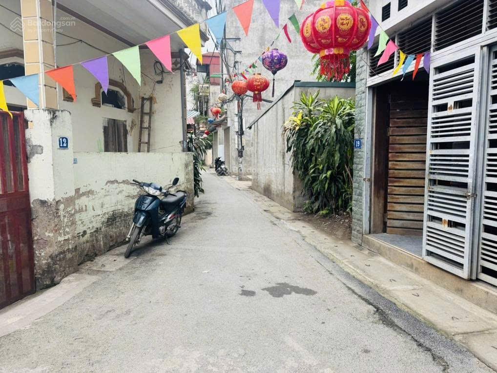 Bán nhà liên mạc, 33,9 m2, 5 tầng ô tô đỗ cổng, khu vực đang phát triển từng ngày.