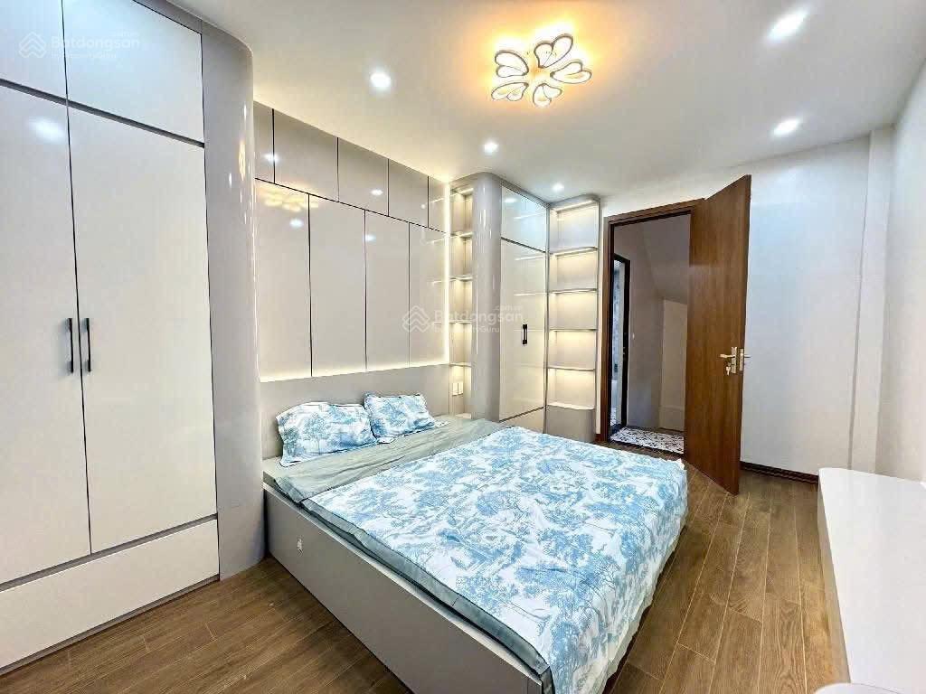 Bán nhà liên mạc, 33,9 m2, 5 tầng ô tô đỗ cổng, khu vực đang phát triển từng ngày.