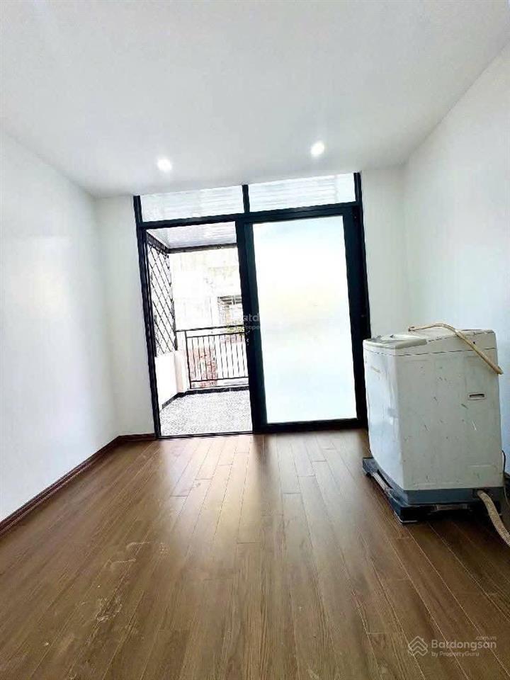 Bán nhà liên mạc, 33,9 m2, 5 tầng ô tô đỗ cổng, khu vực đang phát triển từng ngày.