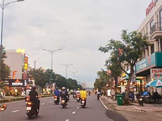Mặt tiền kinh doanh dt 4,5mx26m vuông vức đường nhựa vỉa hè chỉ 8,x tỷ