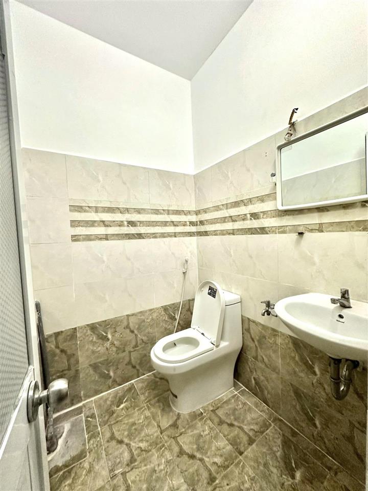 Hxt sát mt hoàng sa, p11, q3 3.5x14m (43m2 trệt 3 lầu) 7pn hđt khoán 21 tr/th, giá 9 tỷ tl