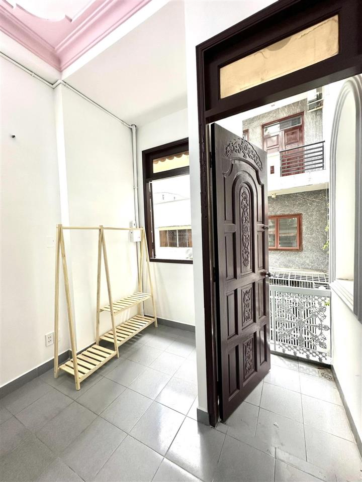 Hxt sát mt hoàng sa, p11, q3 3.5x14m (43m2 trệt 3 lầu) 7pn hđt khoán 21 tr/th, giá 9 tỷ tl
