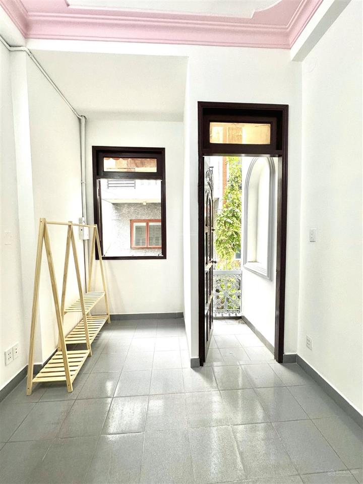 Hxt sát mt hoàng sa, p11, q3 3.5x14m (43m2 trệt 3 lầu) 7pn hđt khoán 21 tr/th, giá 9 tỷ tl