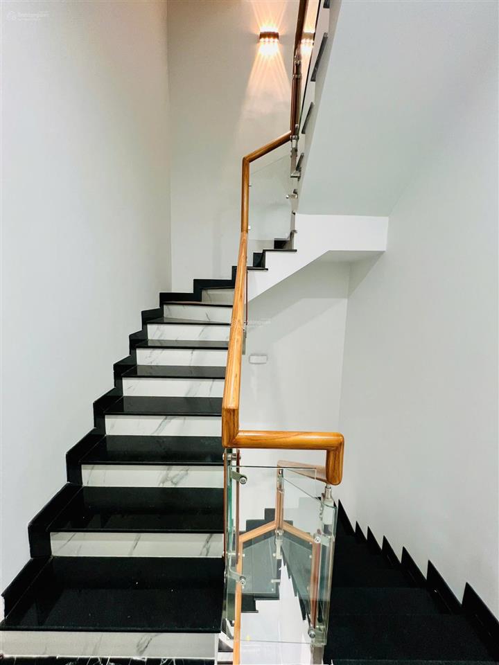 Cách mặt tiền bùi thế mỹ 10m  nhà mới full nội thất, 3.7x13m [nở hậu 3.75m] 4 tầng. giá 7.68 tỷ