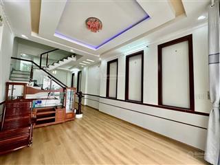 Nhà 3 tầng 4 phòng ngủ, nhỉnh 5 tỷ hẻm ô tô trung tâm hiệp phú quận 9 cũ