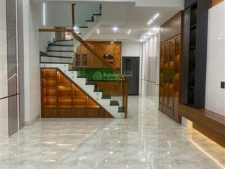 Bán nhà 3 tầng 85m2 có sân đỗ ô tô trung tâm tp. thủ đức nhỉnh tỷ