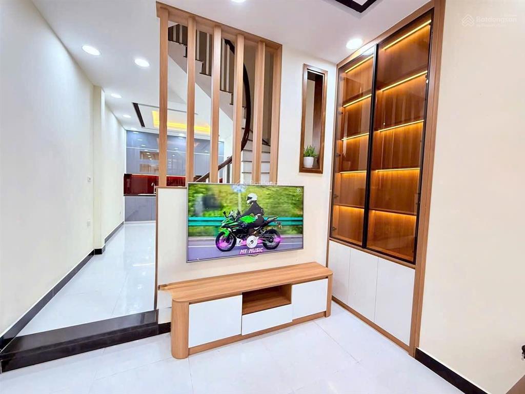 Xuân phương căn góc 50m2 x 4 tầng ngõ thông sát ô tô. giá 6. x tỷ. 0978 685 ***