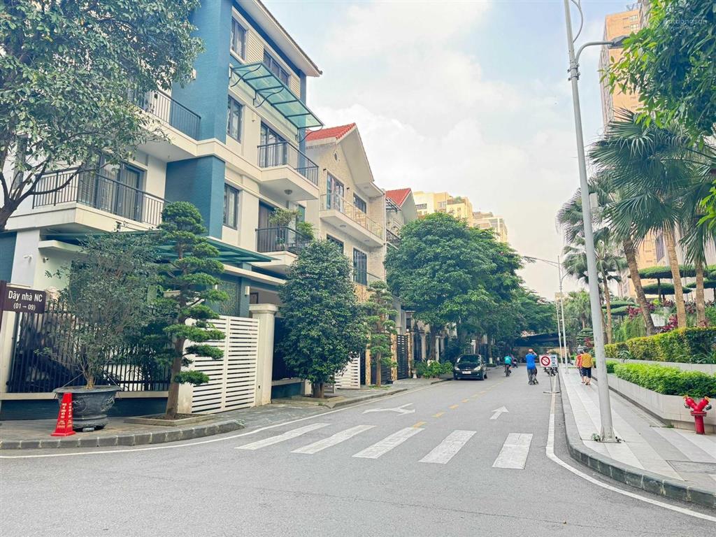 Chính chủ bán căn hộ góc 3pn đẹp view thoáng có lốt xe ô tô hapulico thanh xuân 12,8 tỷ. 0967 175 ***