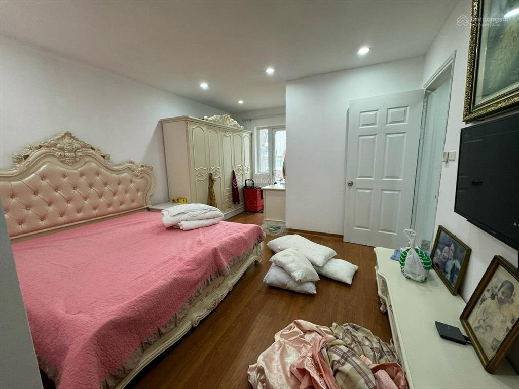 Cần bán gấp căn 2pn full nội thất có lốt xe ôtô ban công nam giá bán 8.6 tỷ sổ đỏ cất két