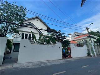 Bán gấp nhà phố tú xương, quận 3  dt 18x27m  2 tầng  hđtd 300 tr/th  giá 90 tỷ thương lượng