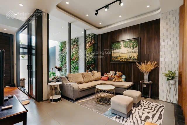 Biệt thự khu compound đường trần não giá tốt nhất, dt 10x20m, 2 tầng áp mái giá chỉ 35 tỷ tl