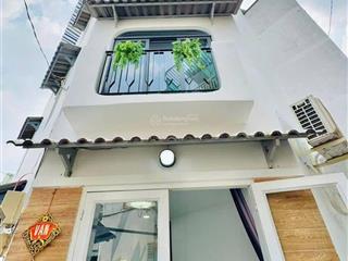 Chủ cần tiền bán gấp nhà dt 48 m vuông trệt 2 lầu giá 4 tỷ 490 tr đường nguyễn duy cung 0906 728 ***