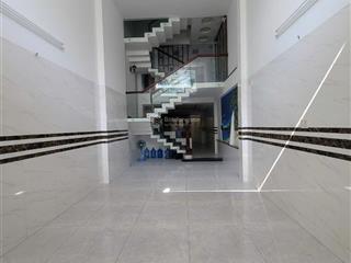 Cho thuê nhà nguyên căn vị trí bao đẹp.
nhà 1 sẹc  đường to dt 4.5 x 20m, trệt lửng 3l