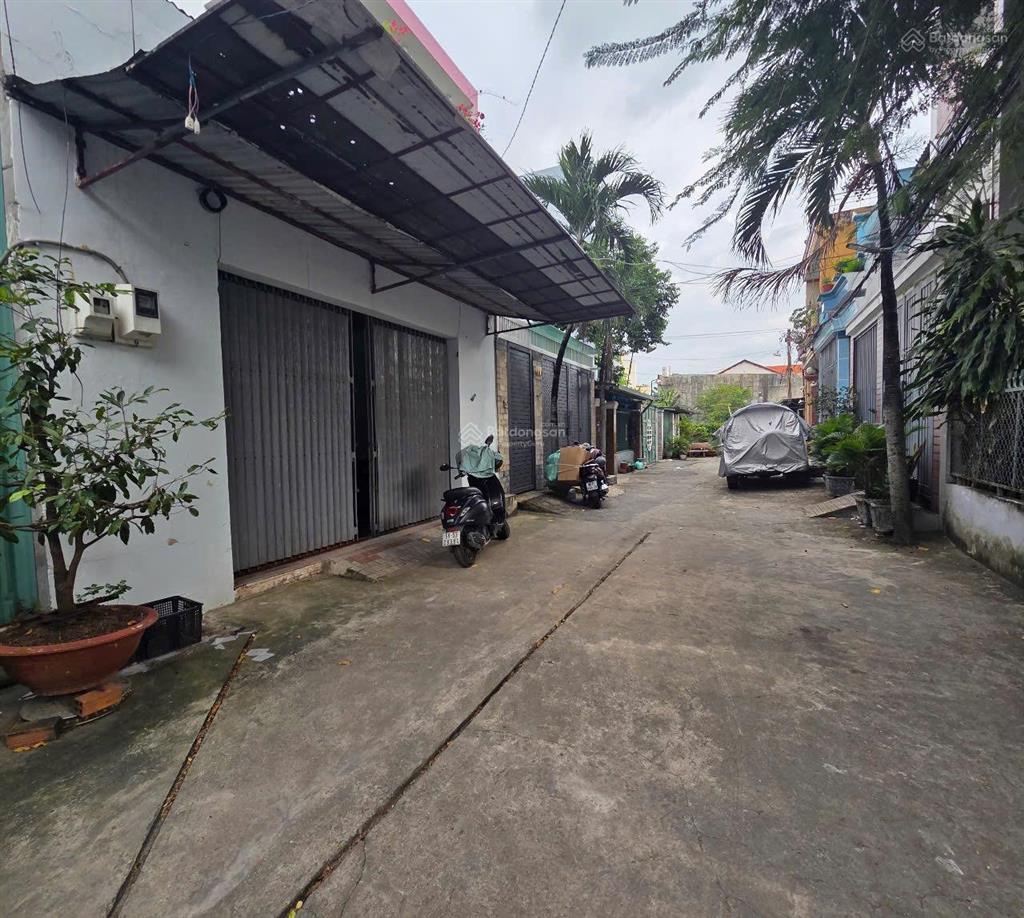 Nhà chính chủ bà điểm hóc môn tphcm dt 6,2 x17m, cấp 4 giá 3 tỷ 5 hẻm xe tải  0906 728 ***