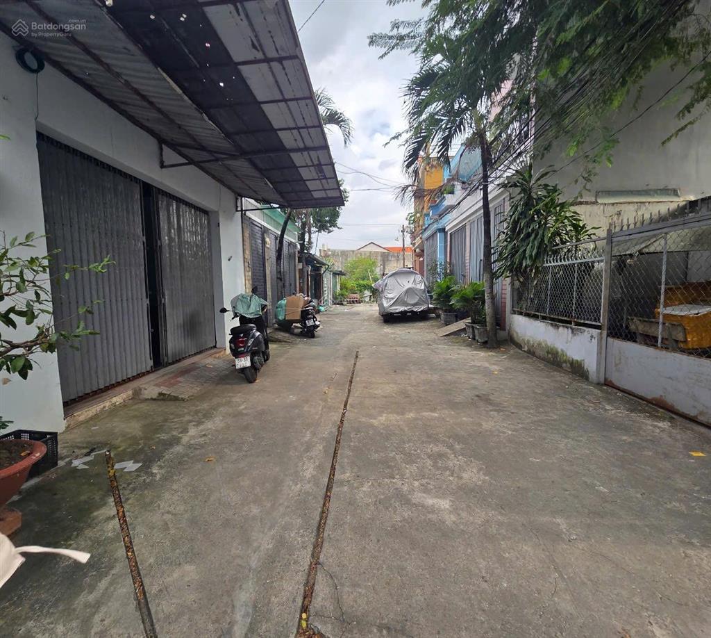 Nhà chính chủ bà điểm hóc môn tphcm dt 6,2 x17m, cấp 4 giá 3 tỷ 5 hẻm xe tải  0906 728 ***