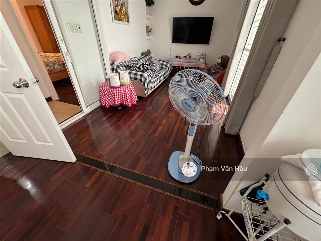 Biệt thự khu compound đường trần não giá tốt nhất, dt 10x20m, 2 tầng áp mái giá chỉ 35 tỷ tl