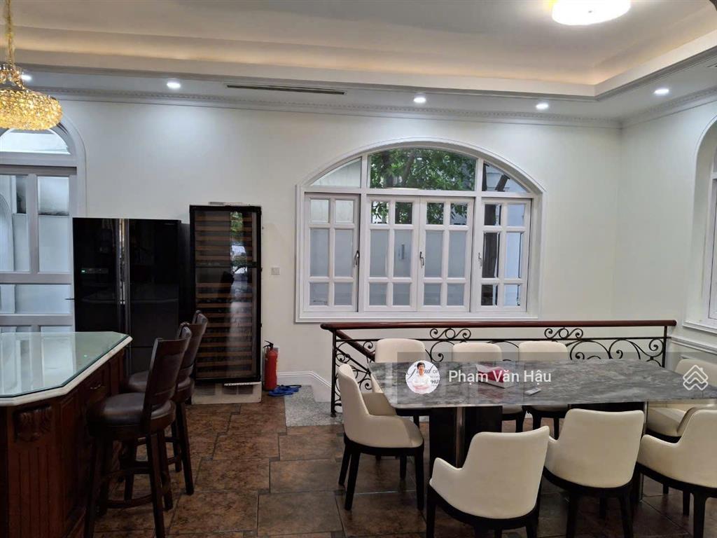 Biệt thự hầm + hồ bơi trung tâm thảo điền 68 tỷ cho 303.7m² đất, giá hiếm khó tìm, ngay quốc hương