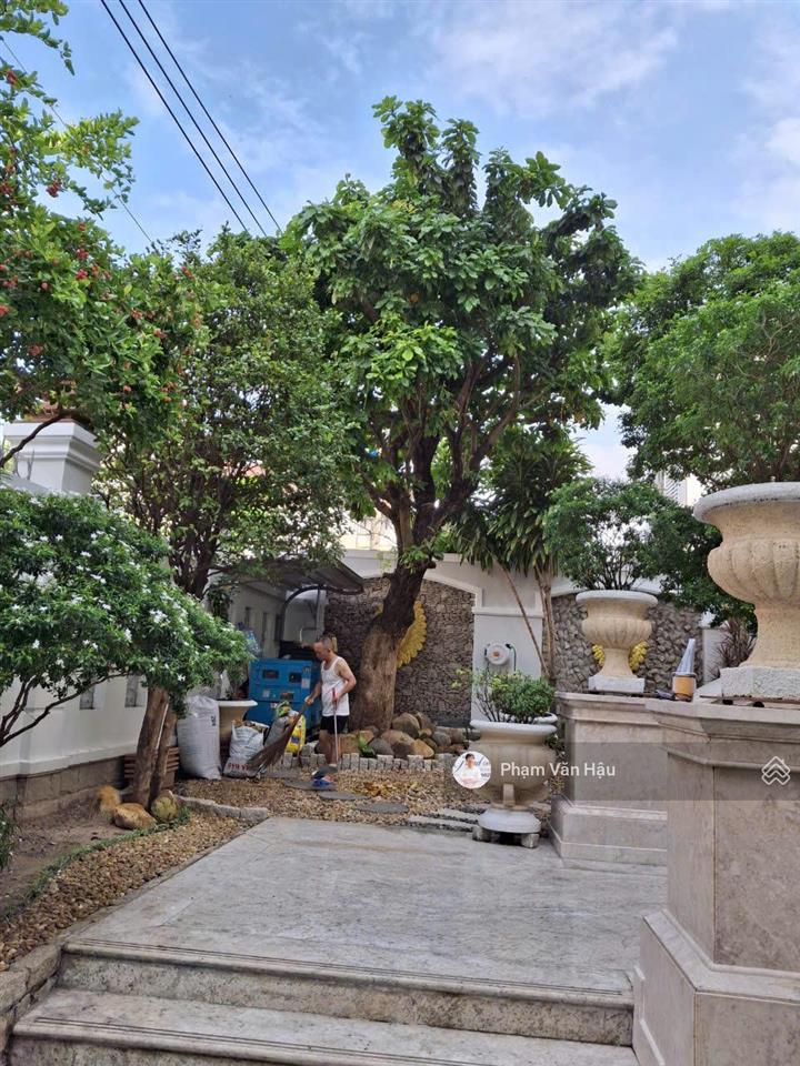 Biệt thự hầm + hồ bơi trung tâm thảo điền 68 tỷ cho 303.7m² đất, giá hiếm khó tìm, ngay quốc hương