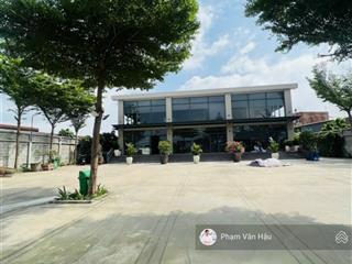 Cho thuê nhà mặt tiền 882 quốc lộ 13 dt 40x70m, sẵn nhà vp 950m2 sàn, full pccc, điều hòa âm trần