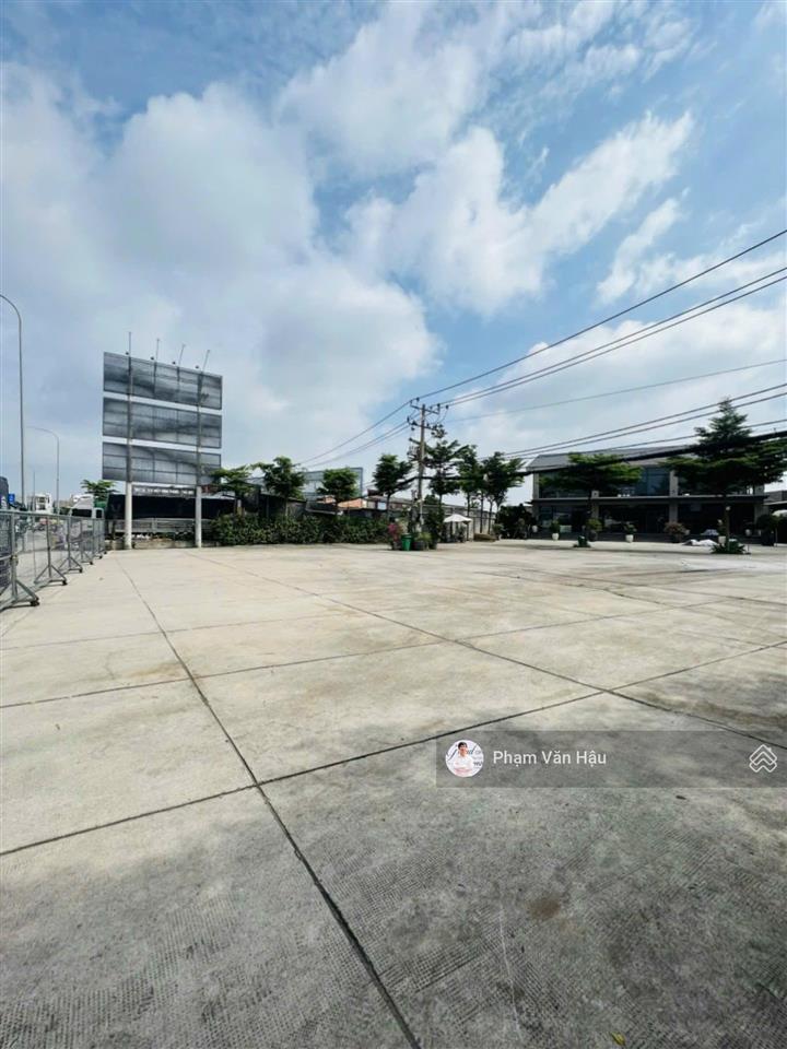 Cho thuê nhà mặt tiền 882 quốc lộ 13 dt 40x70m, sẵn nhà vp 950m2 sàn, full pccc, điều hòa âm trần