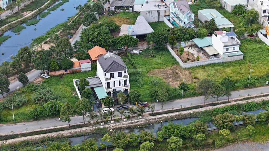 Hàng ngộp lô góc 2 mặt tiền đường kinh doanh (222m2) khu đô thị ven sông sài gòn 8,35 tỷ