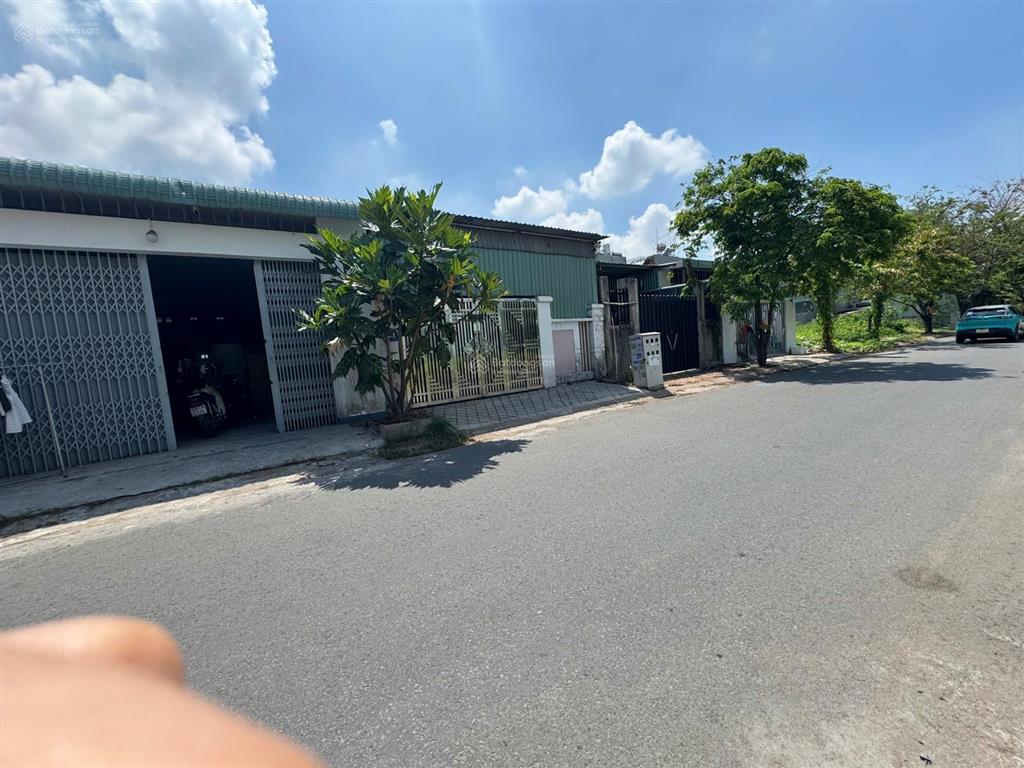 Cần cho thuê nhà nguyên căn 129m2 (6x21,5) có sân ô tô  xây sẵn 2 phòng ngủ  2 wc