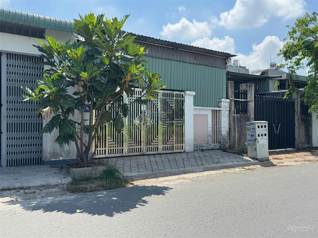 Cần cho thuê nhà nguyên căn 129m2 (6x21,5) có sân ô tô  xây sẵn 2 phòng ngủ  2 wc