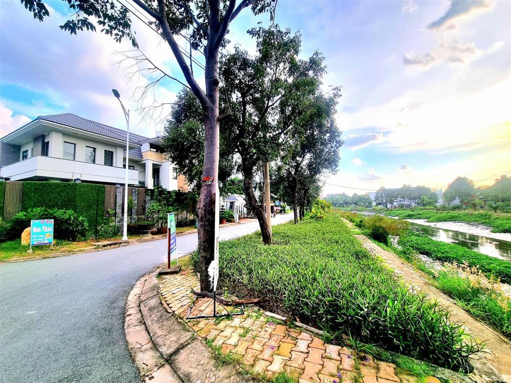 Mình cần bán đất mặt tiền đường nhựa 10m view sông  220m2 sổ hồng riêng kdc vĩnh phú 1