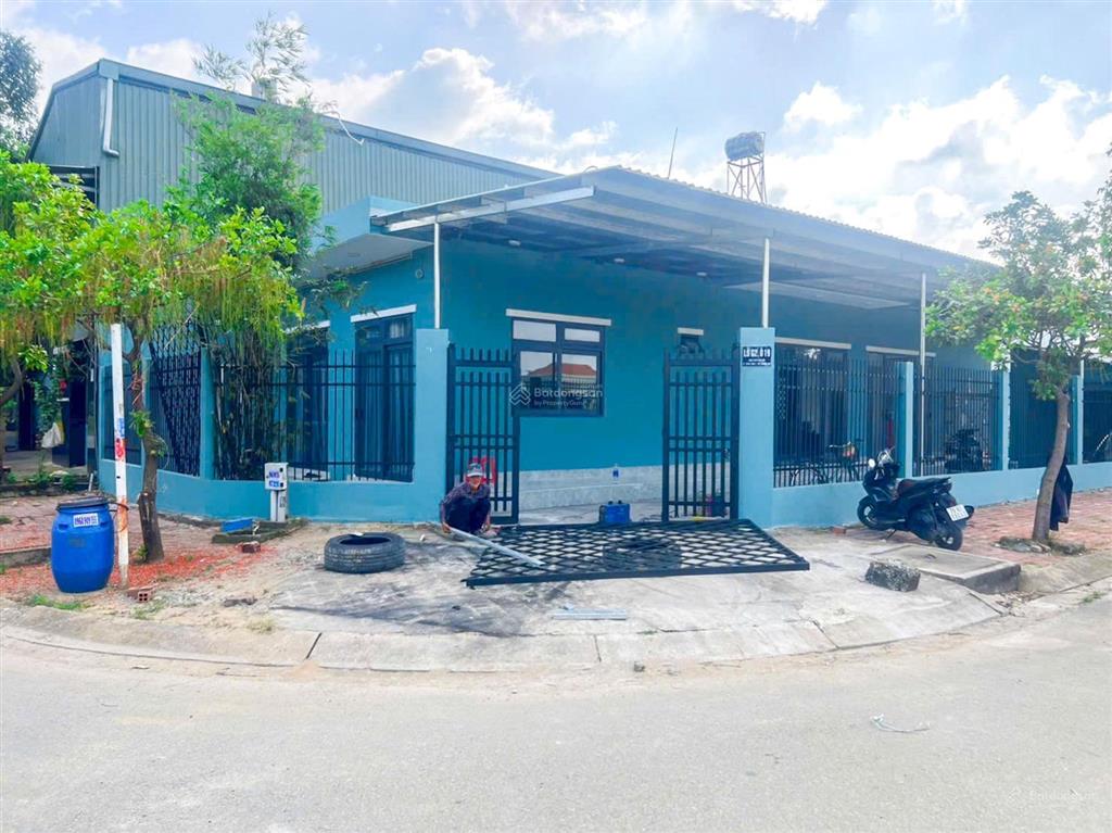Bán nhà góc 2 mặt tiền đường 22m và 10m  diện tích 240,5m2 (11x23m)  view sông
