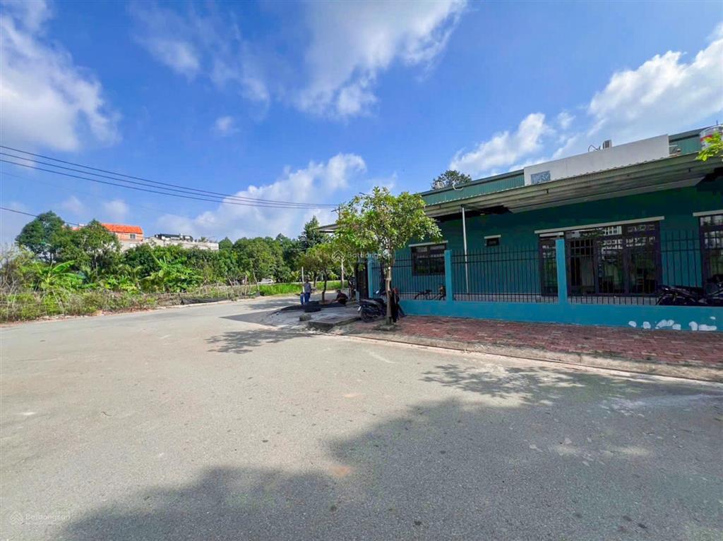 Bán nhà góc 2 mặt tiền đường 22m và 10m  diện tích 240,5m2 (11x23m)  view sông